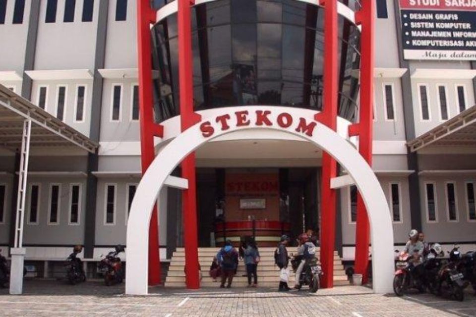 Universitas stekom semarang